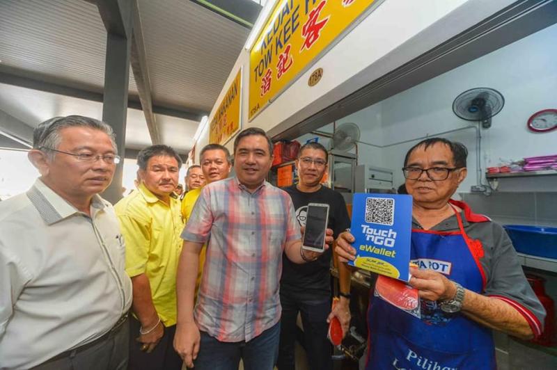 50 Seremban market traders go cashless