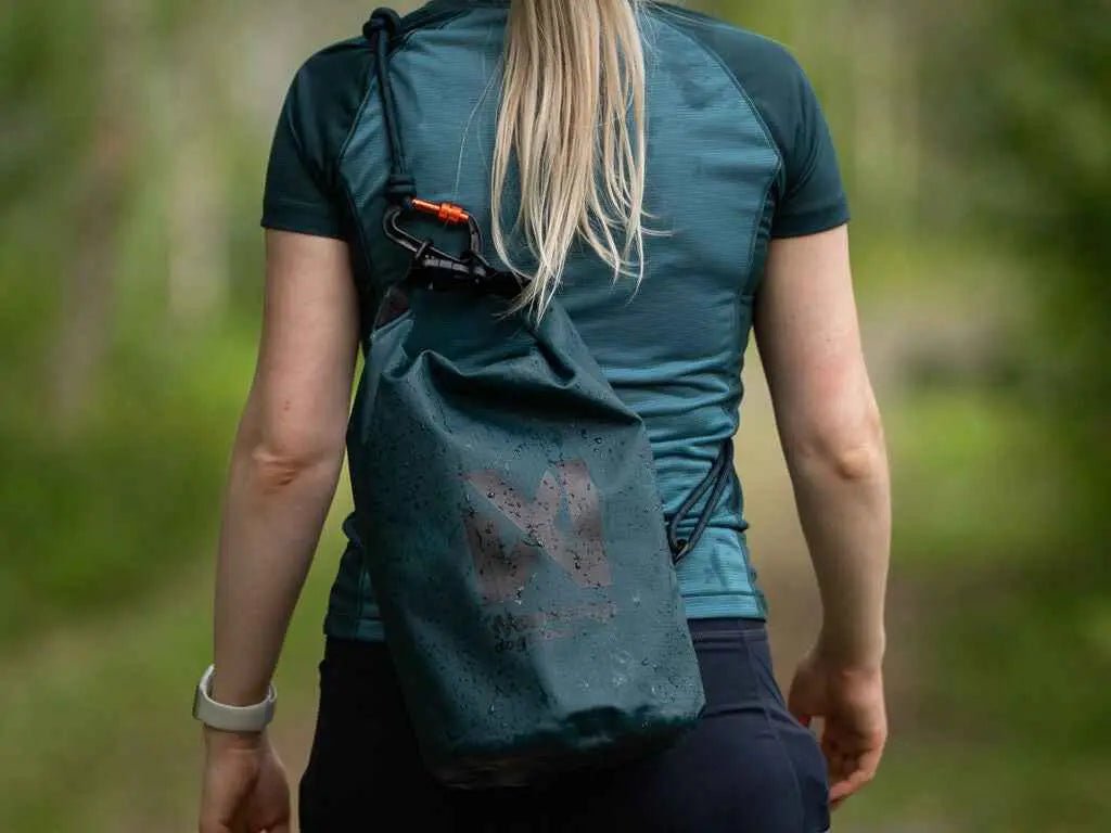 Non-stop dogwear Multiuse Bag – Waterproof Dry Bag with Detachable Leash