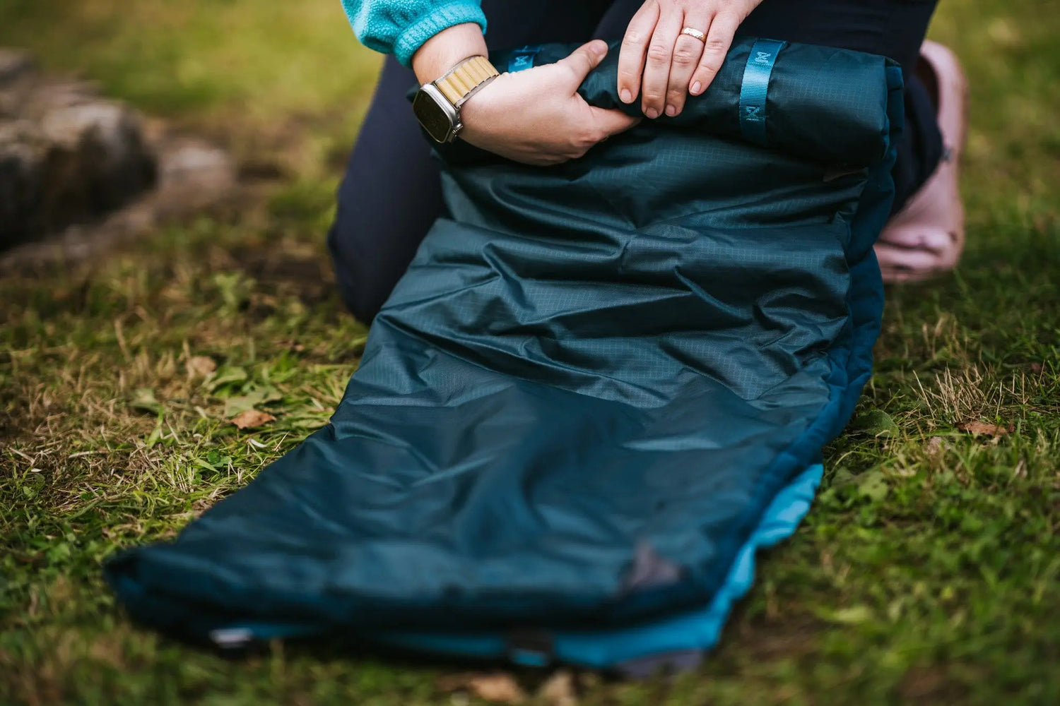 Non-Stop Dogwear Trekking Dog Bed – Lightweight Outdoor Dog Bed