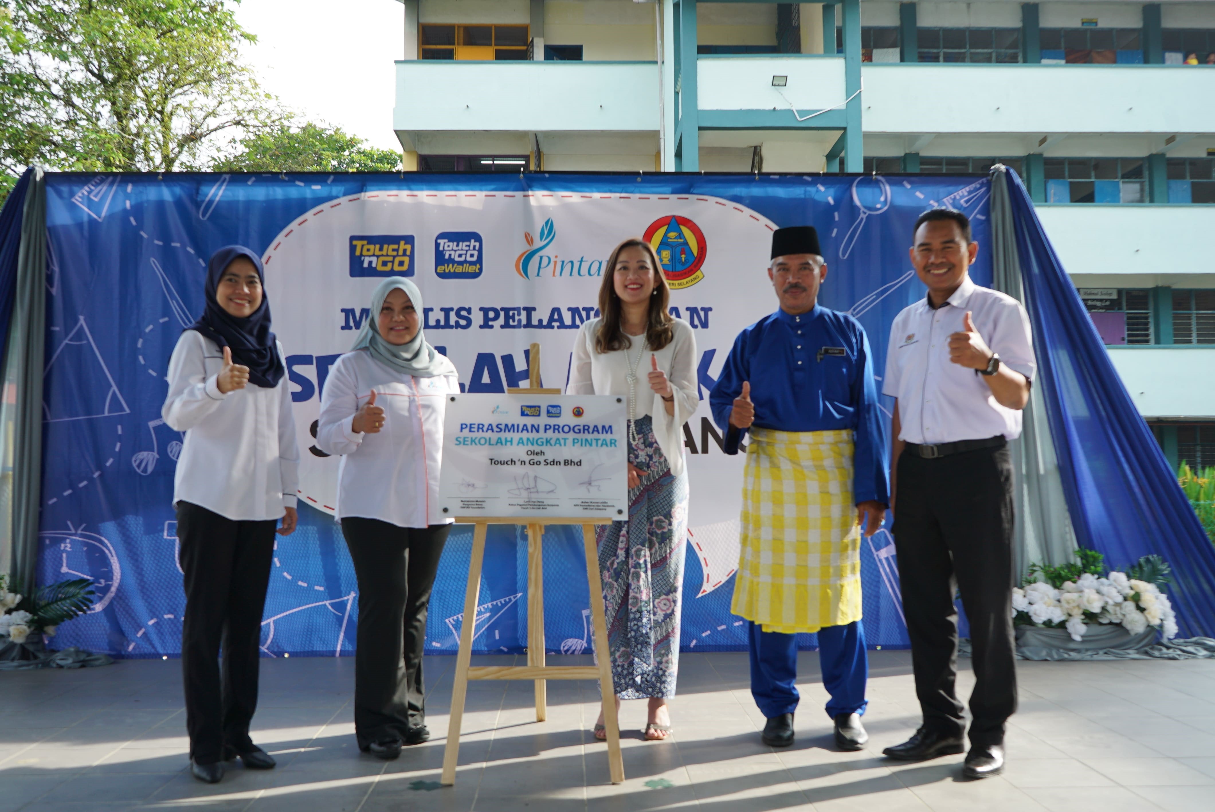 Touch 'n Go Adopts SMK Seri Selayang in Partnership with PINTAR Foundation